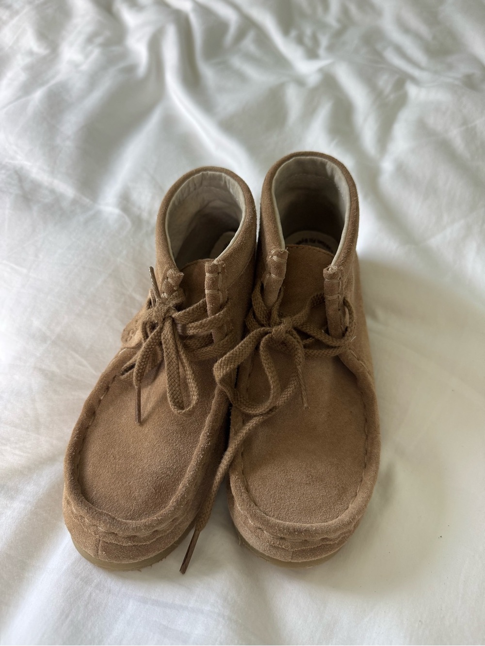 Kid wallabees